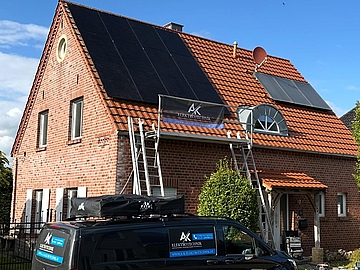 A-K-Elektrotechnik: Installation einer Photovoltaikanlage auf einem Hausdach