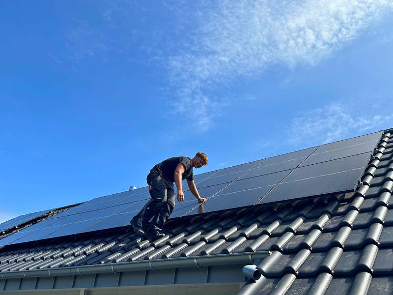 AK Elektrotechnik: Arbeiten an einer Photovoltaikanlage