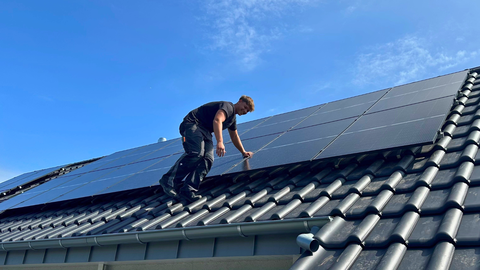 AK Elektrotechnik: Arbeiten an einer Photovoltaikanlage